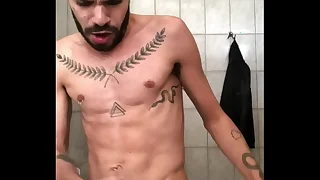 Vem aqui pra levar essa gozada na cara